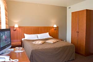 Business single with king bed, private facilities, and breakfast